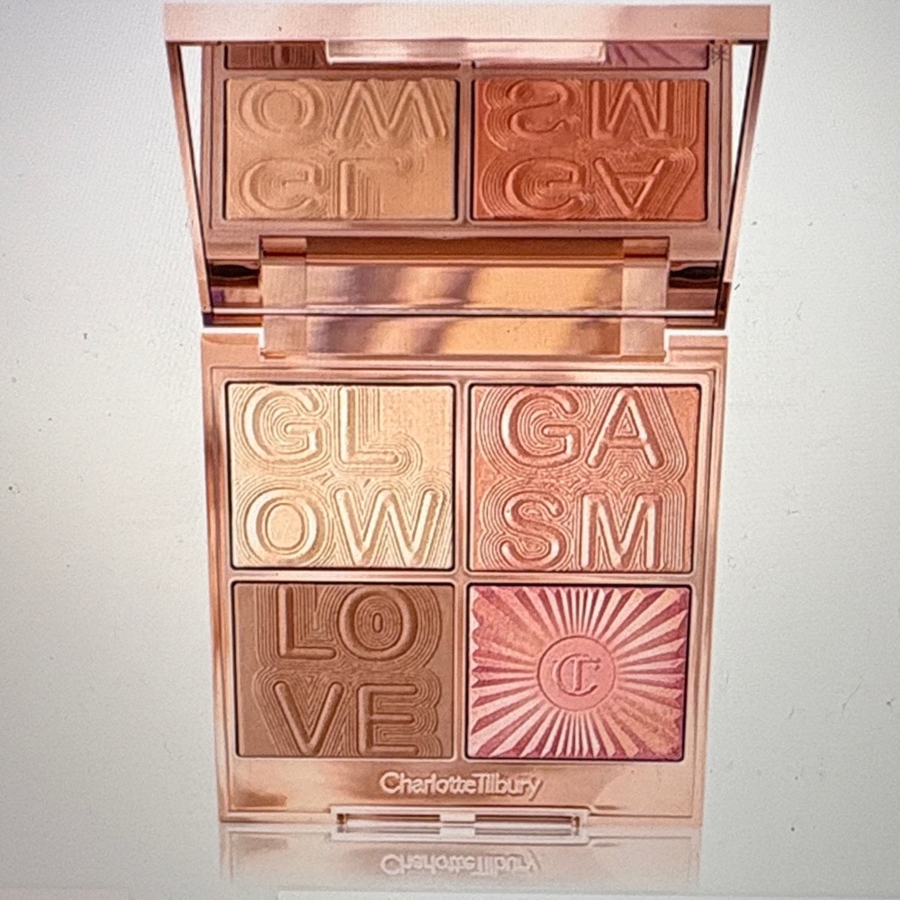 Charlotte Tilbury Glowgasm Blush Palette